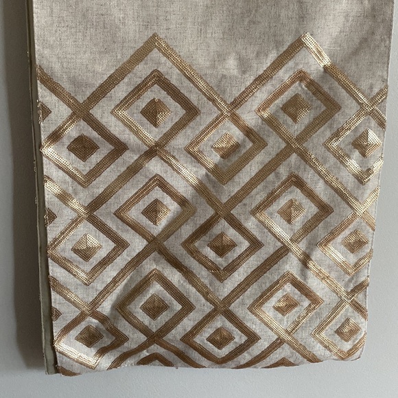 Max Studio • table runner 71”x14” - Picture 2 of 6